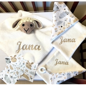 Bárányos szett hímzett névvel kislányoknak