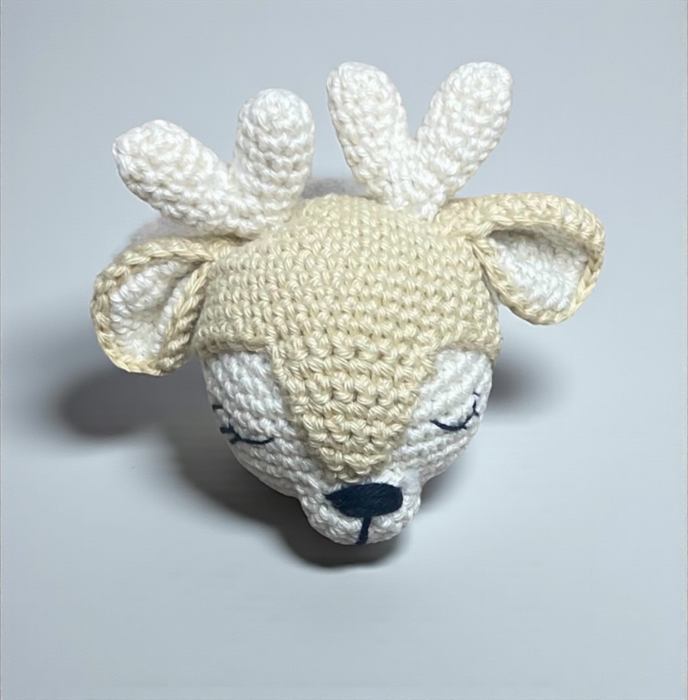 Törtfehér szundikendő hímzett névvel kisfiúknak - Image 4