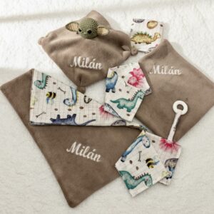 Mogyoróbarna horgolt Yodafejes szett kisfiúknak