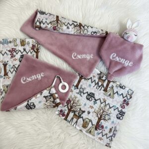 Púderrózsaszín cumis-nyuszis szett hímzett névvel kislányoknak