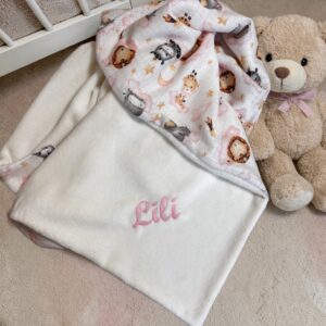 Saját hímzett névvel kérhető egyedi babatakaró